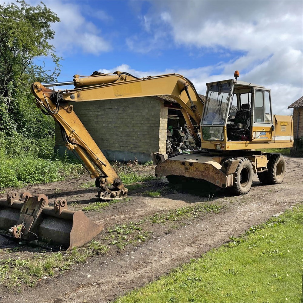 Liebherr A 902 - (1990) - 16T - 9 500 h