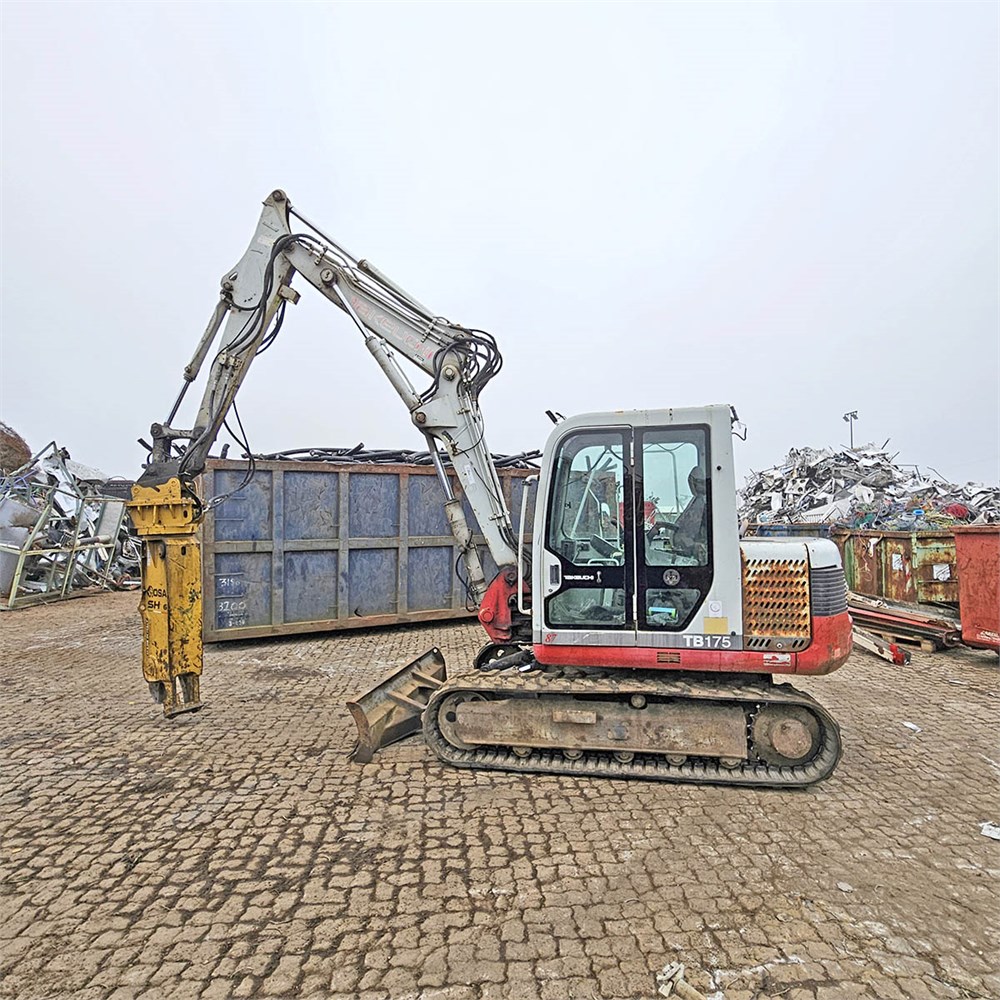 Takeuchi TB175 - (2004) - 7.5T - 6 821 h